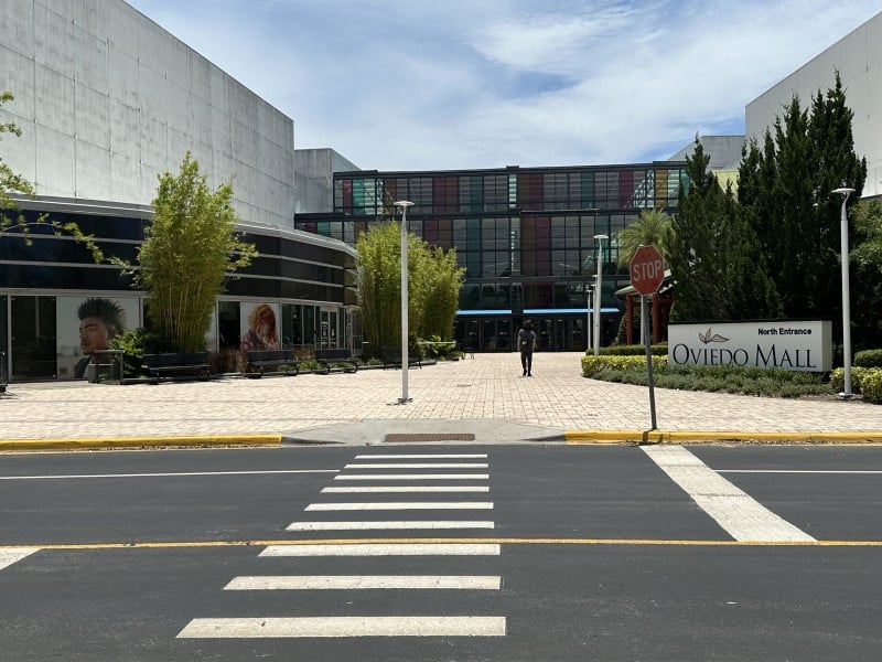 The entrance to the Oviedo Mall.