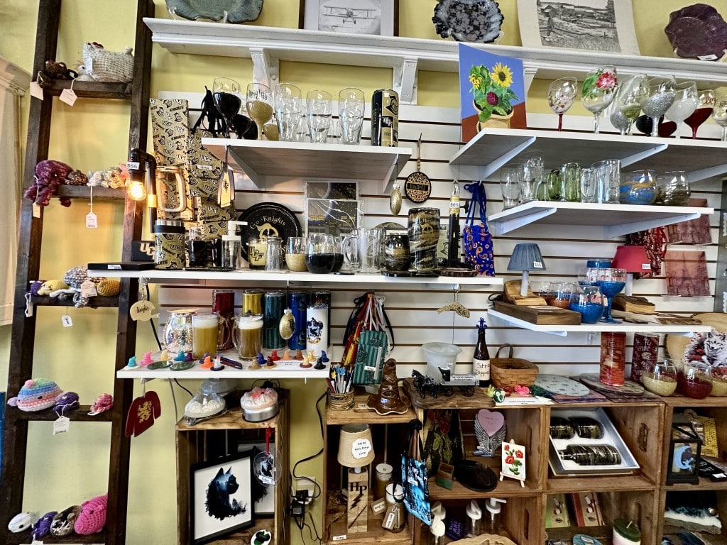 Oviedo artists the Roost