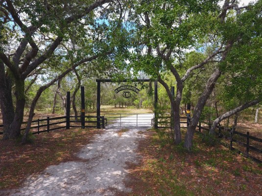 Hi-Oaks Ranch is among the properties in Seminole County's rural boundary, which limits high-density development. In an advisory letter, the Florida's Office of Attorney General said rural boundaries in Seminole and Orange counties could violate the state's constitution  and a law protecting property rights. (Ricardo Ramirez Buxeda/ Orlando Sentinel)
